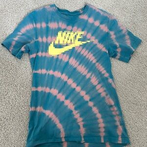 Nike tie dye short sleeved t shirt
